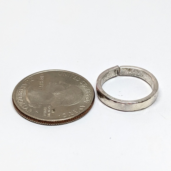 Handcrafted Sterling Silver Hammered Ring Size 5 - Picture 4 of 8